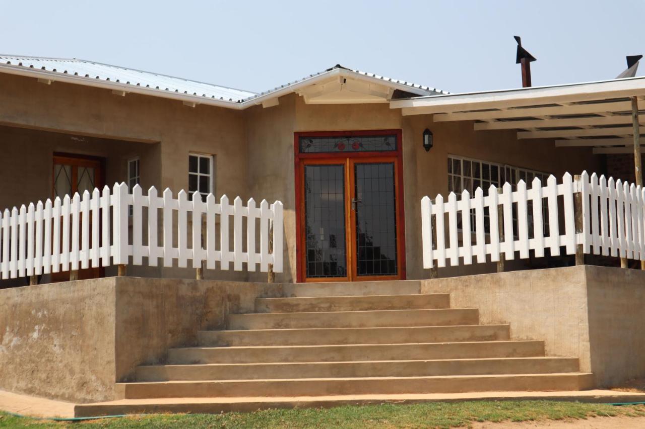 Rocks & Roses Farm Stay Lochiel Exterior foto